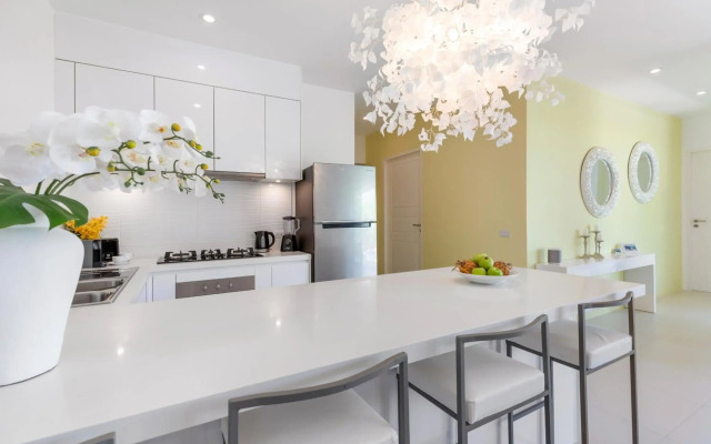 Villa White Orchid