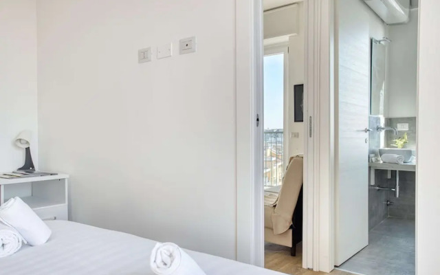 Bright flat near Lambretta Park