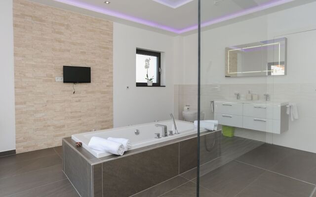 Plush Villa in Trogir With Sauna & Whirlpool
