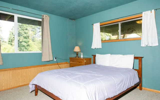 Bay View Retreat for 21 Guests 5 Br home by RedAwning