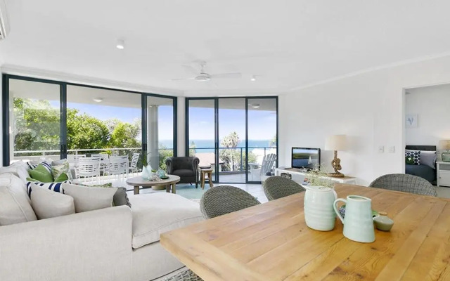 Sunny and spacious Sunshine Beach