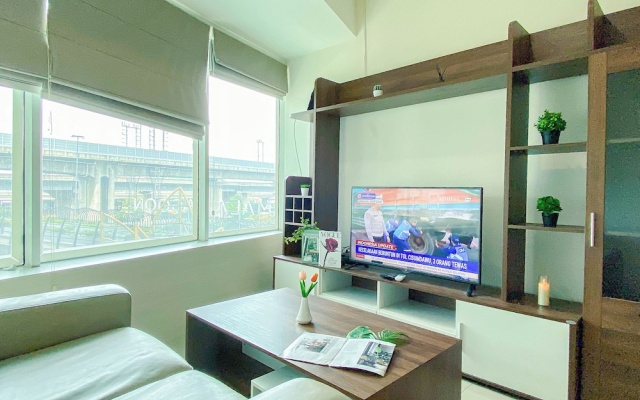 Comfy and Spacious 3BR with Extra Room Grand Kamala Lagoon Apartment By Travelio – Guest Rooms – Bekasi
