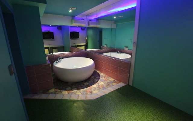 V1 Hotel