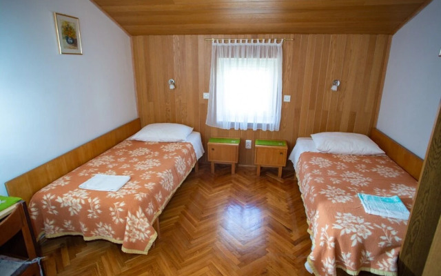 Ivan - Great Location - A2