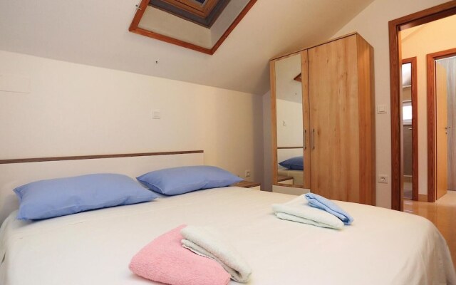 Beautiful Home in Pucisca With 3 Bedrooms and Wifi