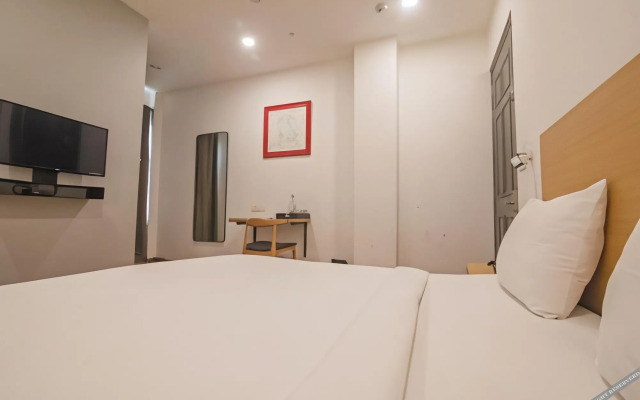 Fabhotel Kingston House
