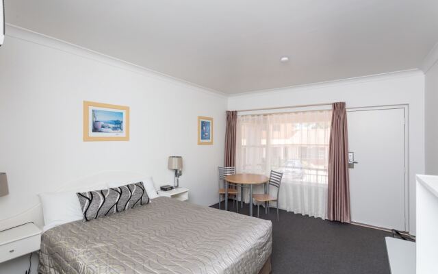 Engadine Motor Inn