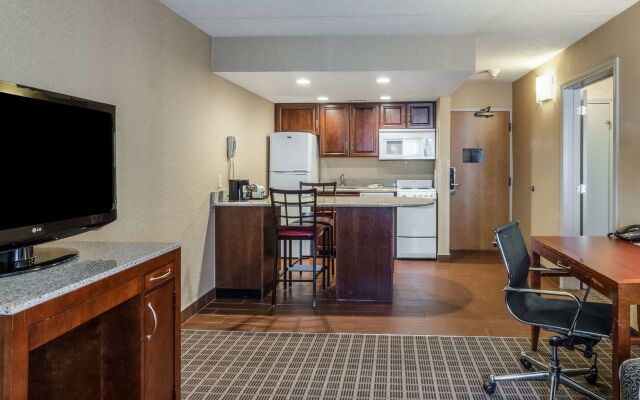 Comfort Inn & Suites West Springfield