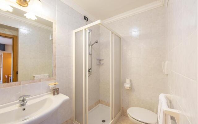 Flos Hotel