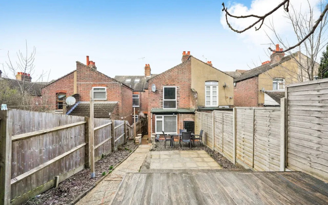 Modern 4BR Victorian Home Near Luton Airport