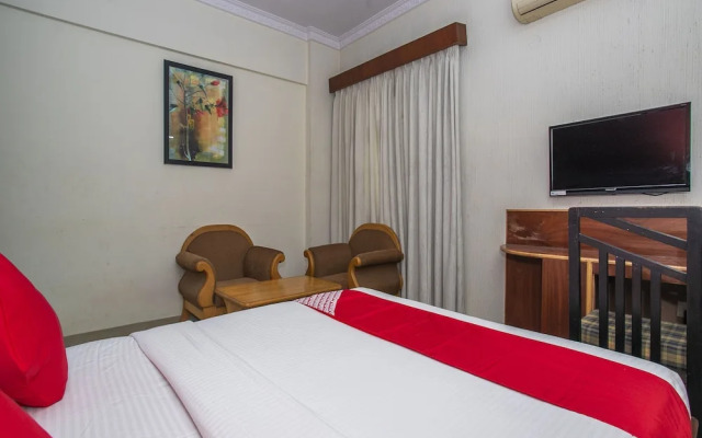 OYO 18762 Vaishnavi Residency