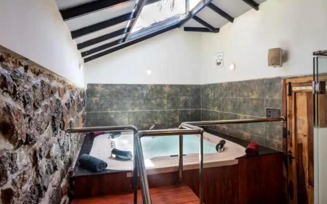 Castle Vintage VillageHouse 6BHK