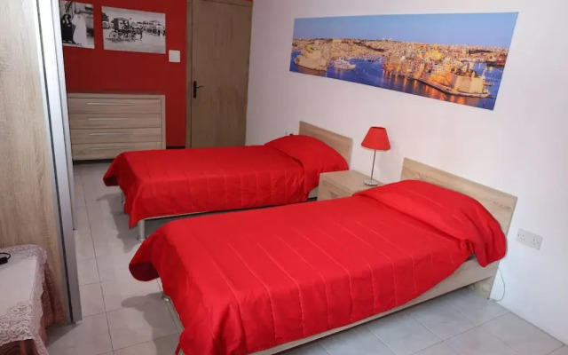 Room-very Bright Well Kept Apartment