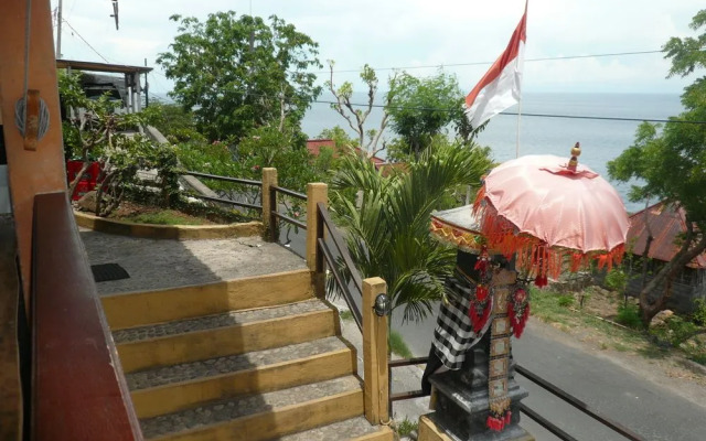 Lucky Paradise Bungalows on The Beach