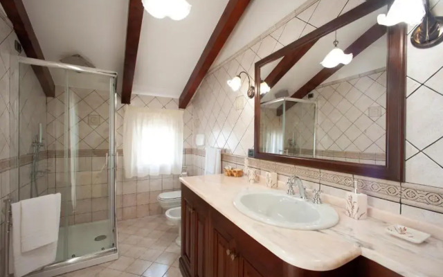 L'Arco Tra I Sentieri