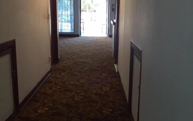 Hollywood Roxy Hotel