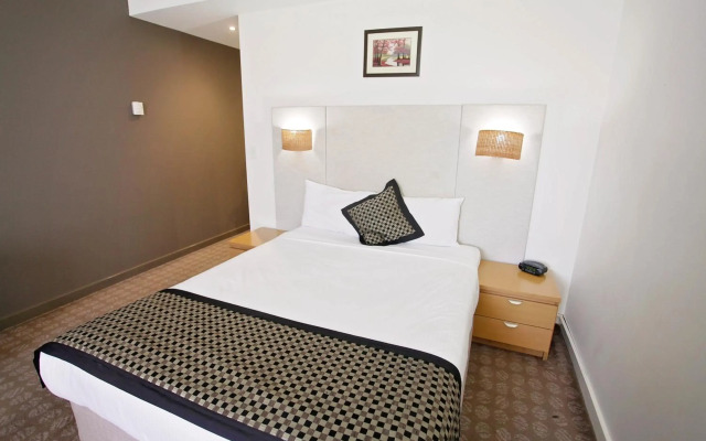 Golden Pebble Hotel