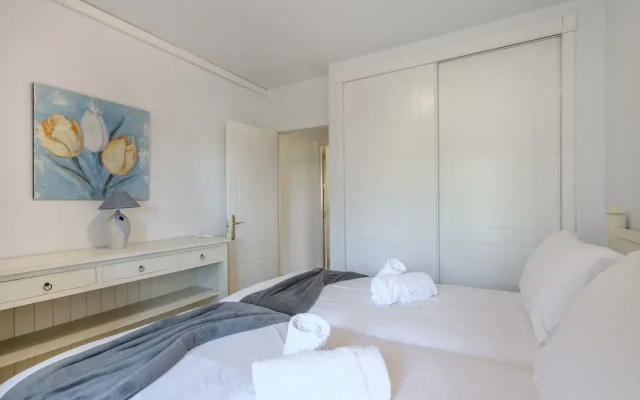 Golfside Apartment for 6 Guests