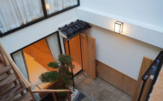 Tsuru Inn-Hanazonominamicho Machiya