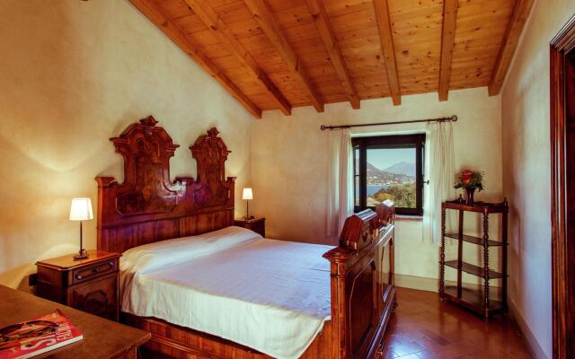 Luxurious Holiday Home in Salò with Swimming Pool