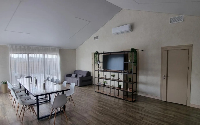 Guest House No. 1 Four Seasons