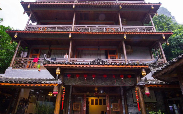 Yangshuo Scenic Mountain Retreat