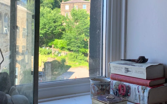 Hebden Bridge - House - Sleeps 8 - Pet Friendly