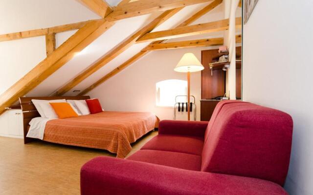 Steps Old Town Apartments by Irundo