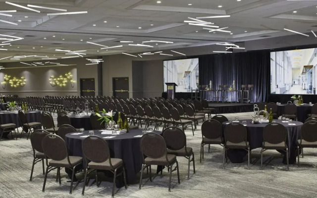 Renaissance St. Louis Airport Hotel