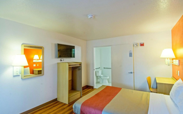 Motel 6 Redding, CA - South