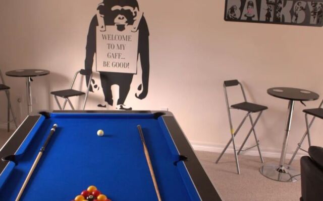 Dog Friendly - 4 Bed House - Sleeps 10 - Pool Table
