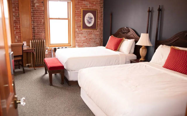 Victor Hotel