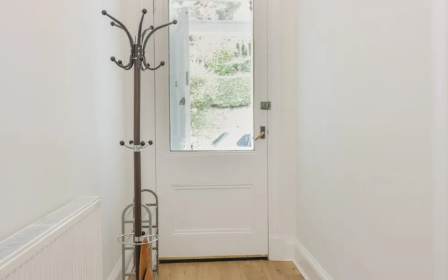 6 Coltbridge Gardens