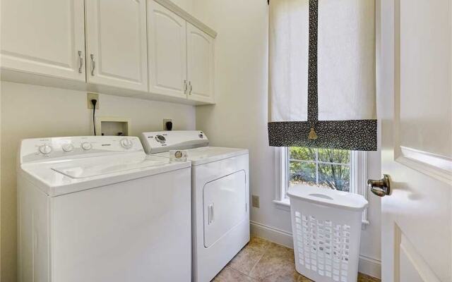 Royal Swan - Three Bedroom Home