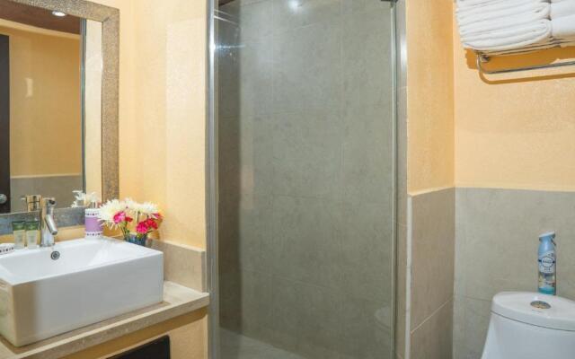 Ocean Front Condo Sleeps 4 Adults-Grand Venetian T3000-1606