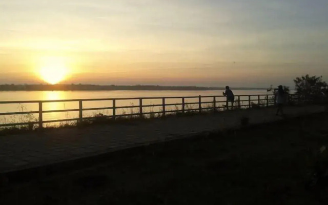 Wangnamkam Riverside Resort