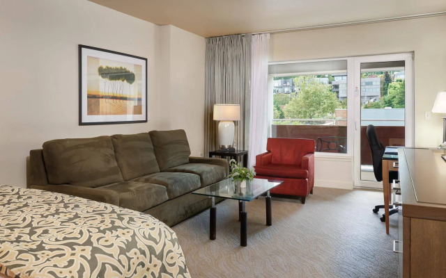 River's Edge Hotel Portland, Tapestry Collection by Hilton