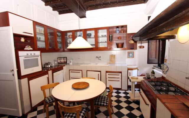 Navona Flat