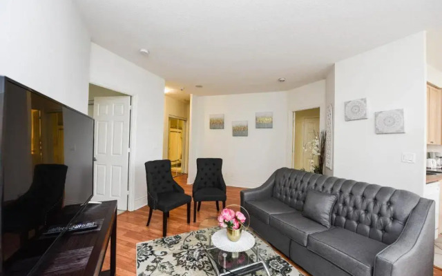 Amazing 2BR & 2BTH - Near Square One Mall