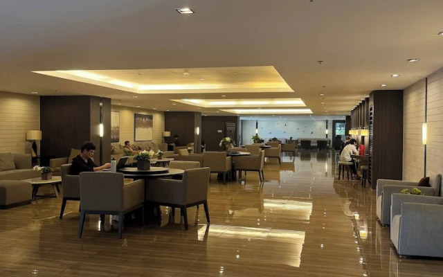 Entire Room in Makati Center With Fast Wifi