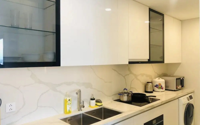 DongDong Apartment The Metropole