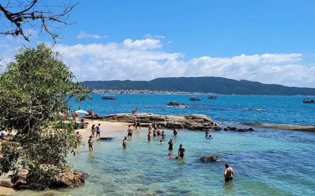 Cobertura com Piscina na praia de Bombas