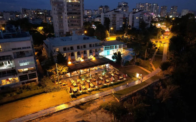 Tema 242 Hotel