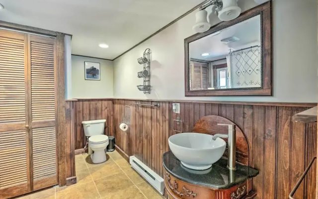 Poconos Cottage w/ Fire Pit: Near Lake Harmony