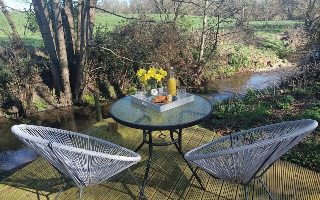 Romantic Chalet- Hot Tub- Games Room-stream-views