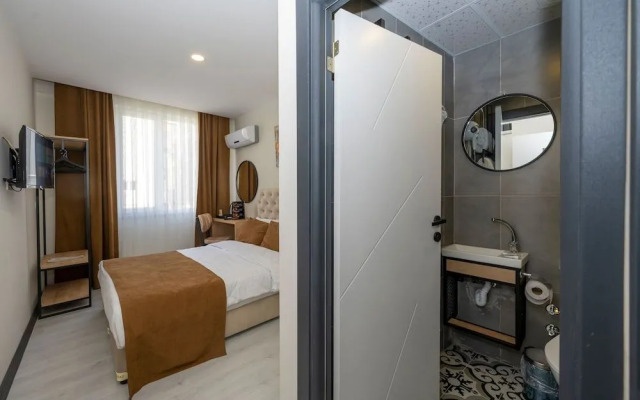 Gloria Airport Hotel