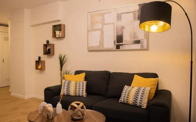 w Remarkable 1BR in San Isidro