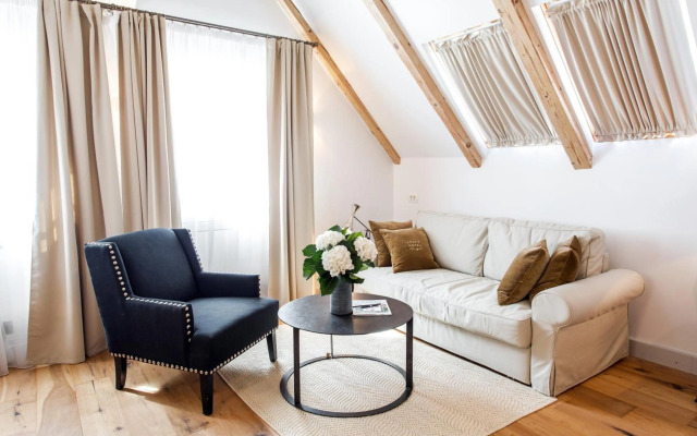 Lesar Hotel Angel