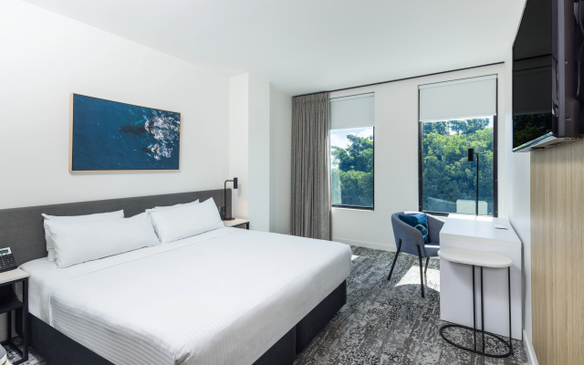 Oaks Cairns Hotel – Guest Rooms – Cairns