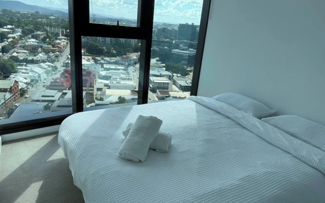Top Floor Luxury Apartment Rooftop Pool CBD
